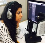 Student using iMac withi Sony Sound Forge recording software and RODE Microphone